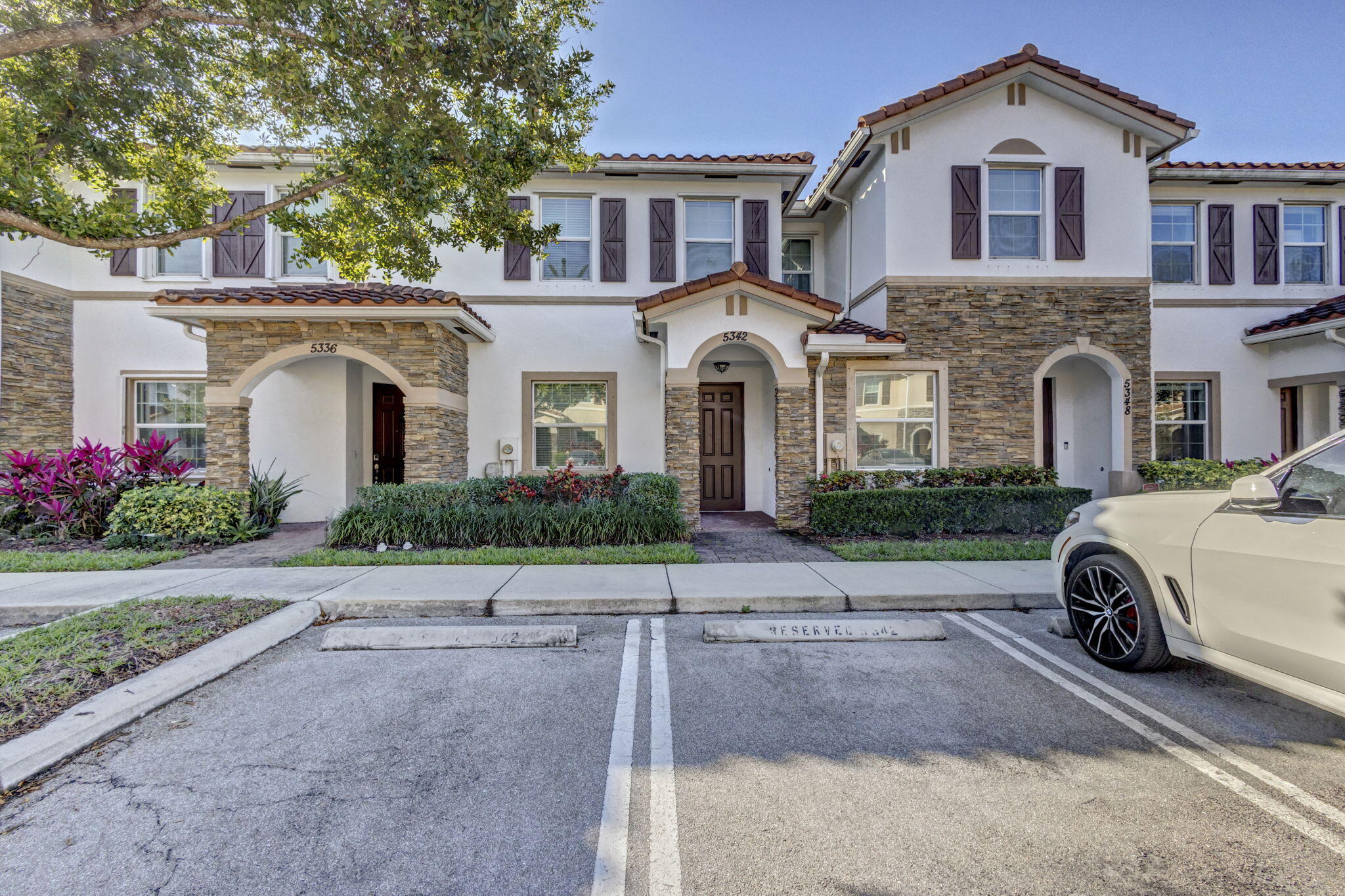 CHARLESTON COMMONS 2 - Residential