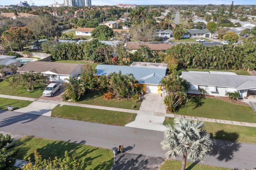 Photo of 12043 Dolphin Drive, Palm Beach Gardens, FL 33410 (MLS # R10956882)