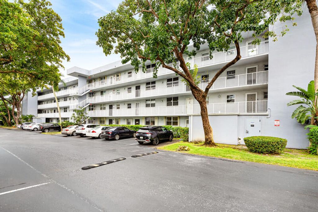 Photo of 109 Royal Park Drive #3b, Oakland Park, FL 33309 (MLS # R11161452)