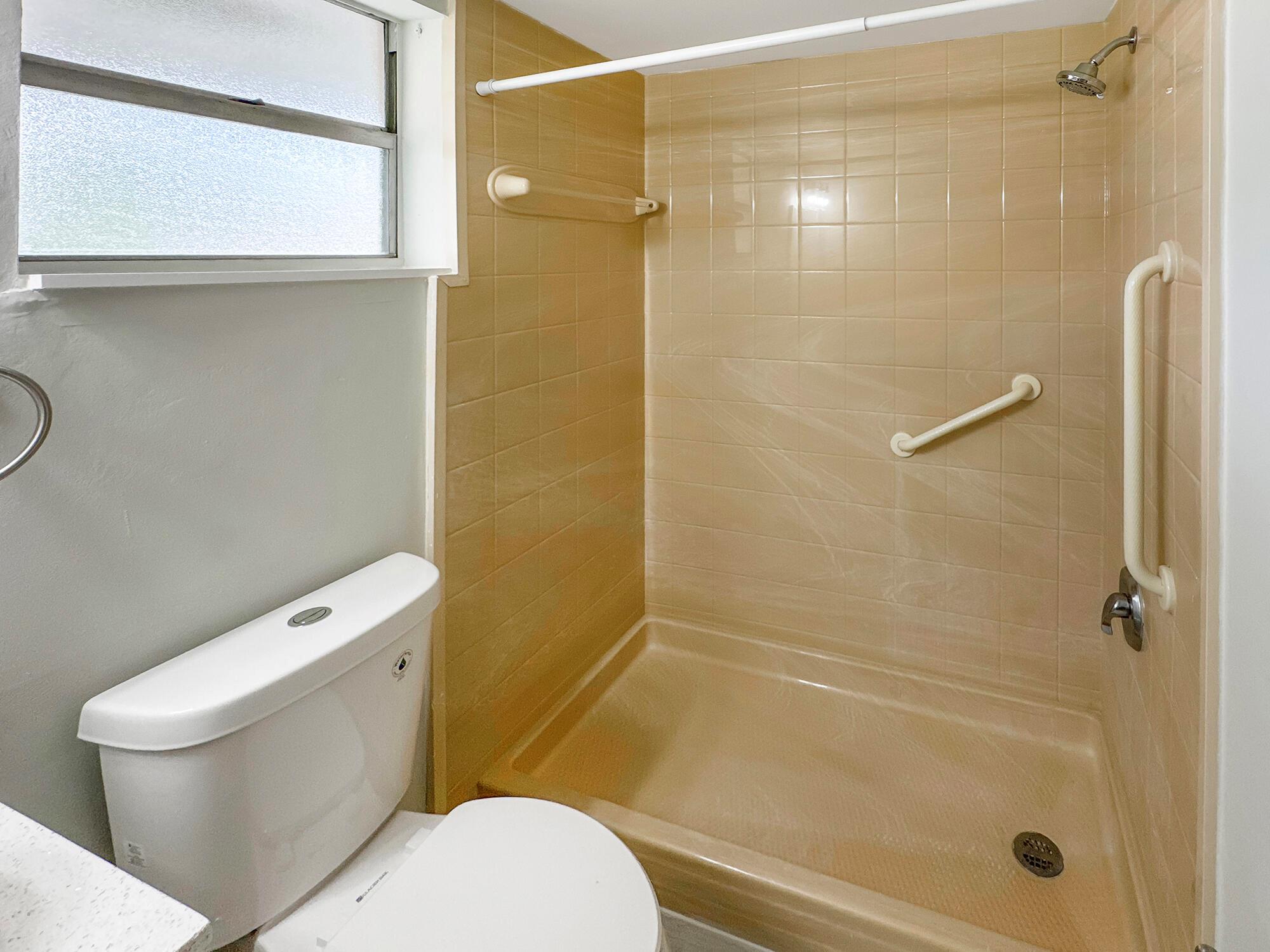 VILLAGE ROYALE CONDO 4 - Residential Lease