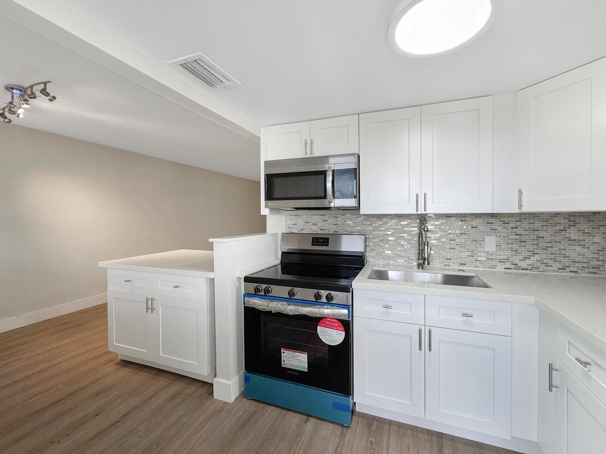 VILLAGE ROYALE CONDO 4 - Residential Lease