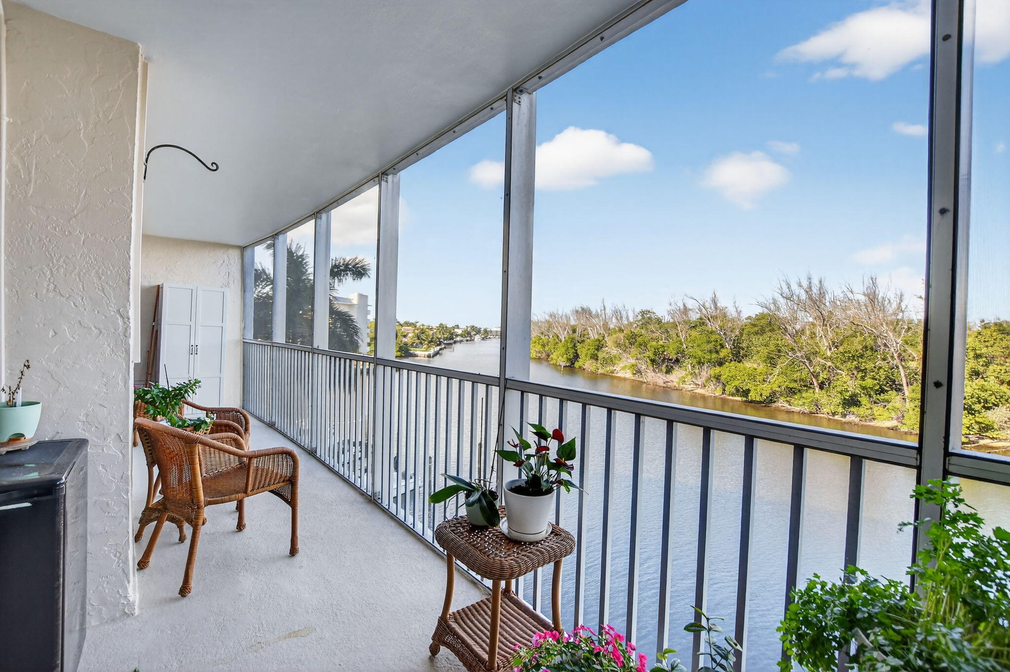 1537 E Hillsboro Boulevard 444