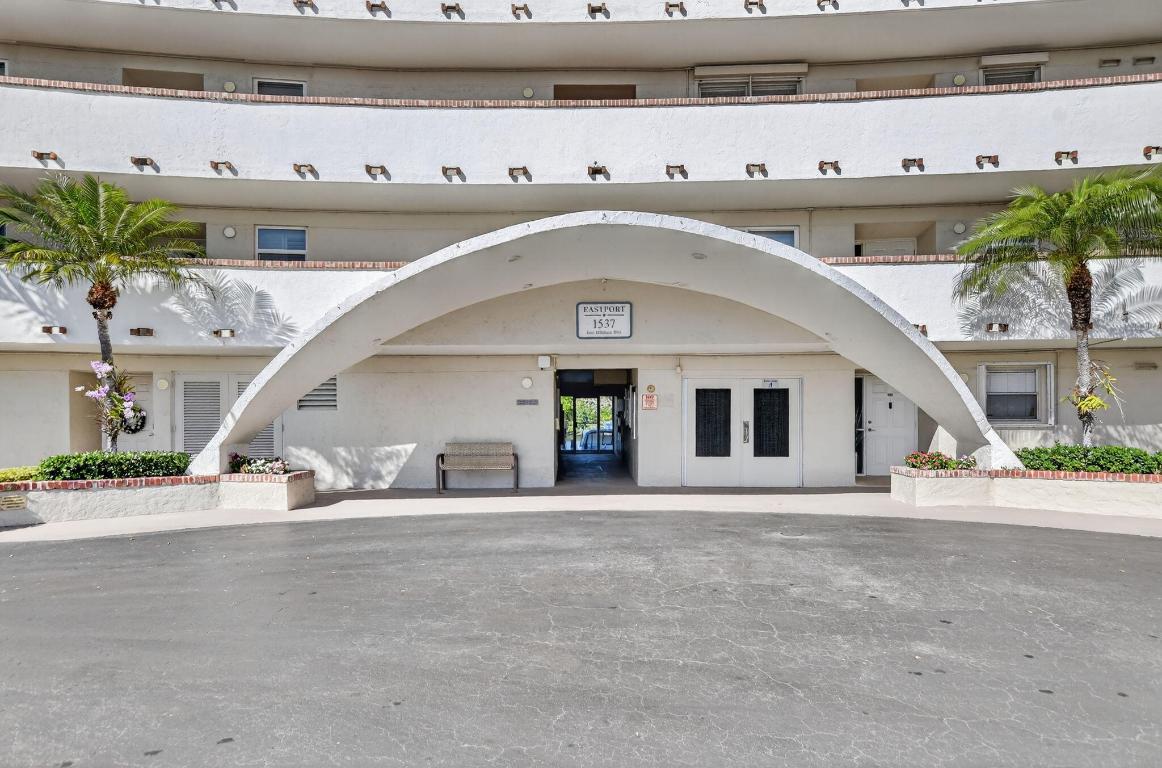 1537 E Hillsboro Boulevard 444