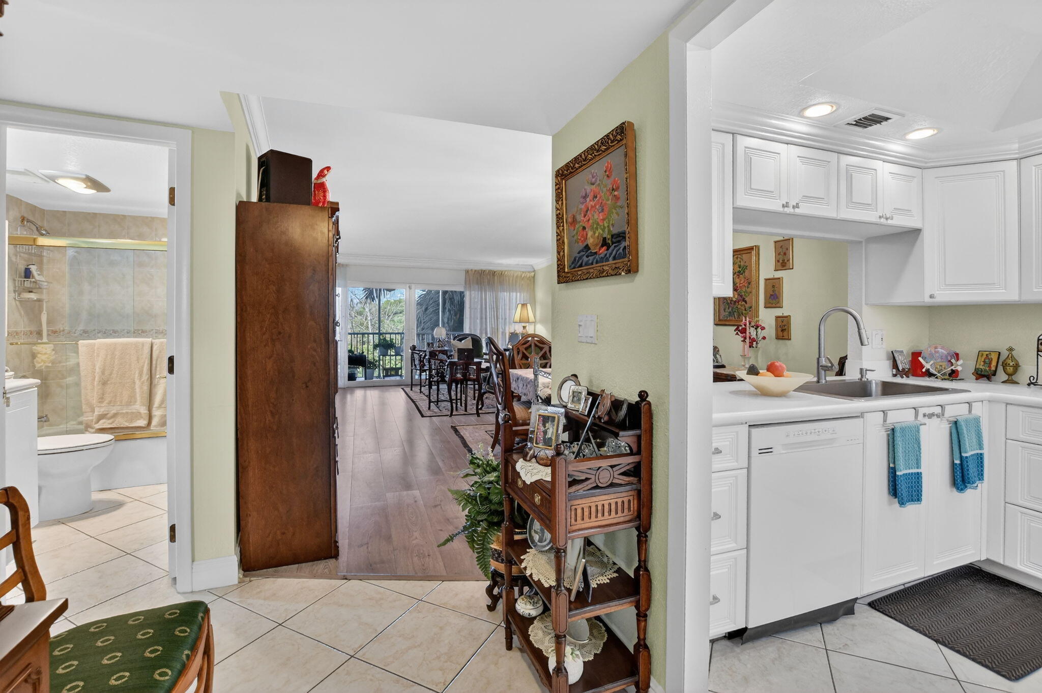 1537 E Hillsboro Boulevard 444