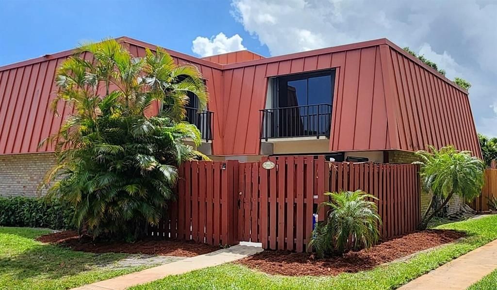 Photo of 3223 Meridian Way N #C, Palm Beach Gardens, FL 33410 (MLS # R10878196)