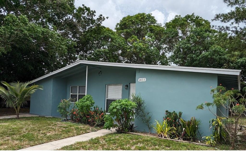 Photo of 1433 W Bloxham Street, Lantana, FL 33462 (MLS # R11008367)