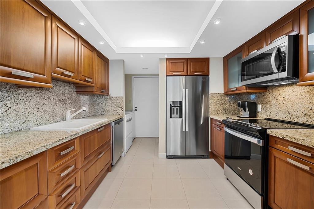 Point of Americas II - Residential