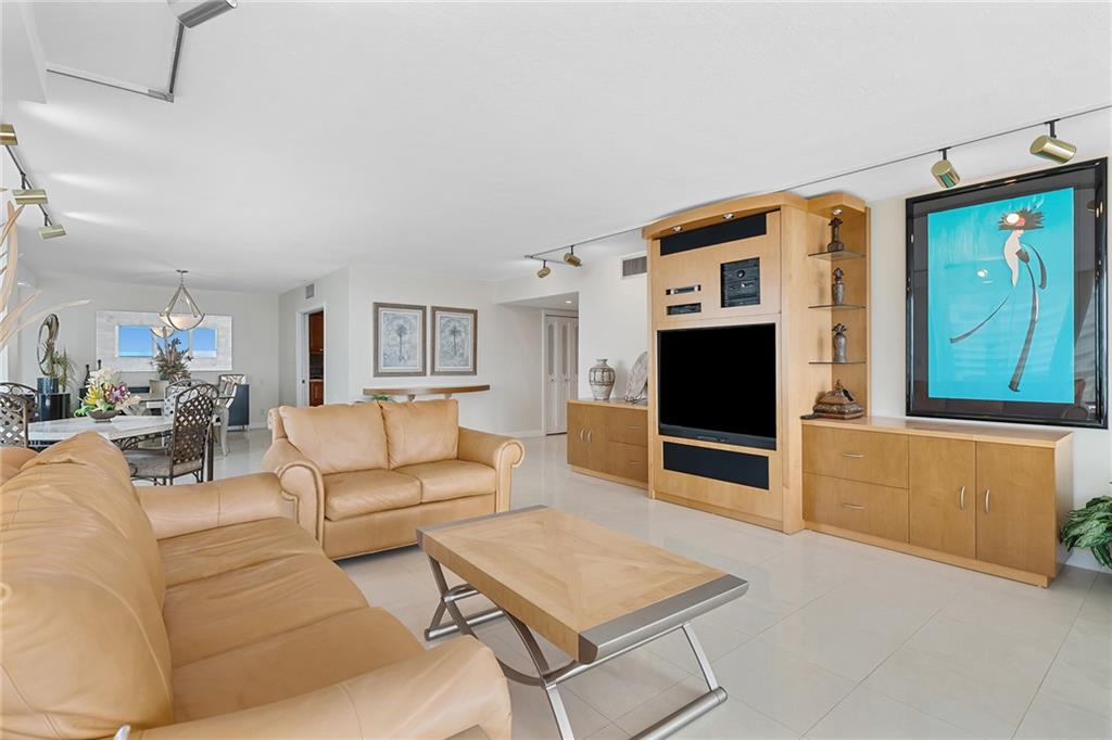 Point of Americas II - Residential