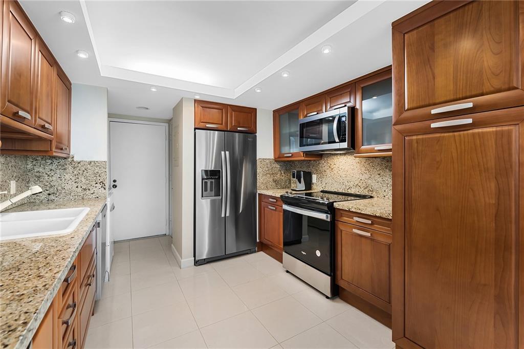 Point of Americas II - Residential