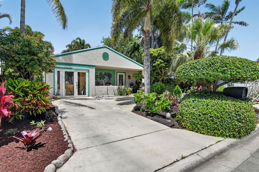 Photo of 8353 Huntsman Place, Boca Raton, FL 33433 (MLS # B26015567)