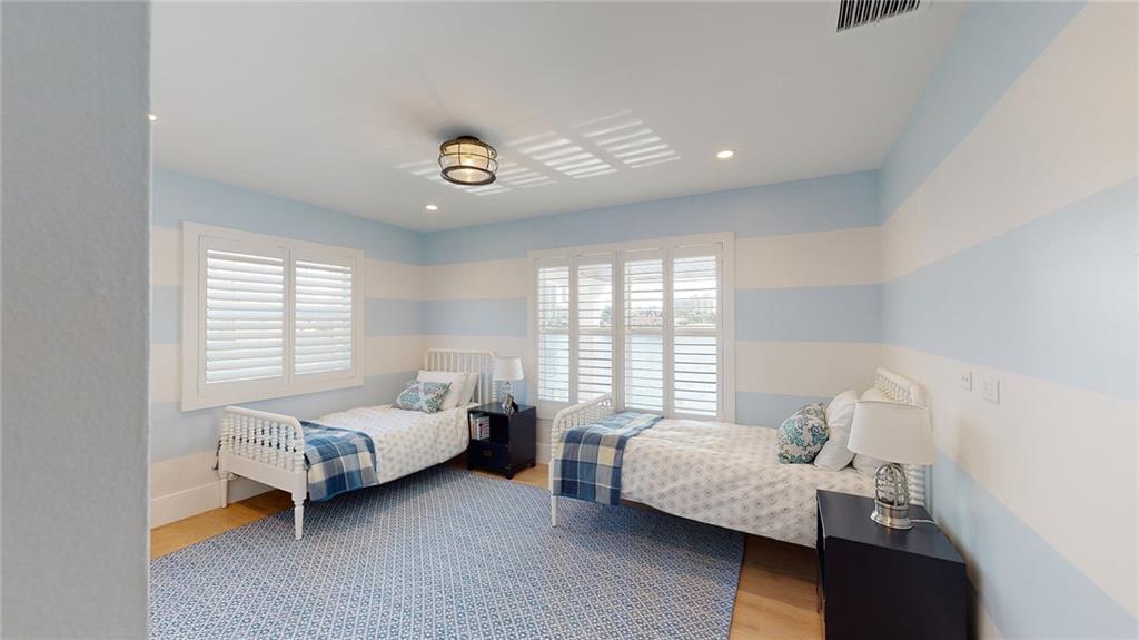 SANTA BARBARA SHORES - Residential