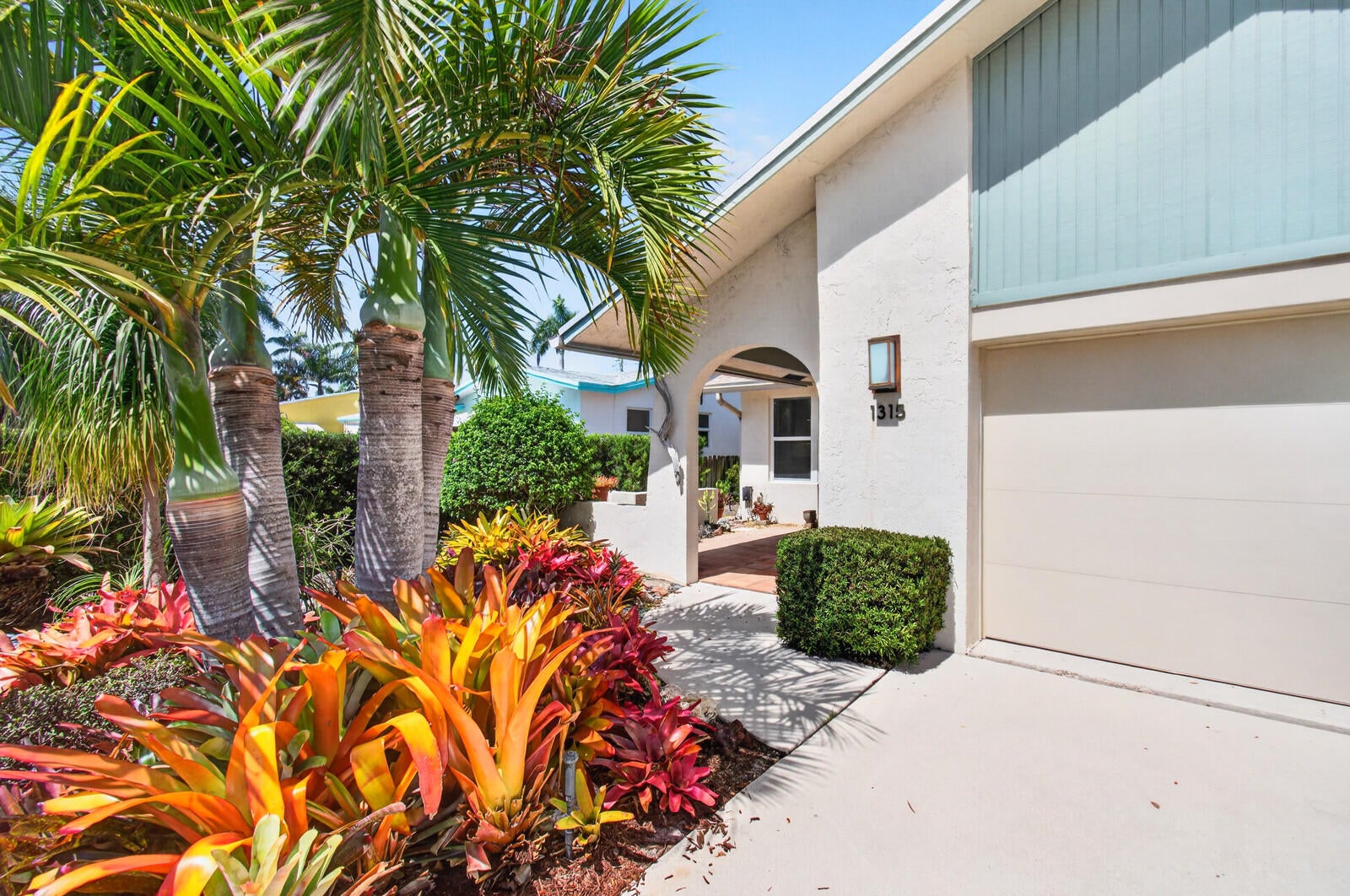 1315 N Lakeside Drive