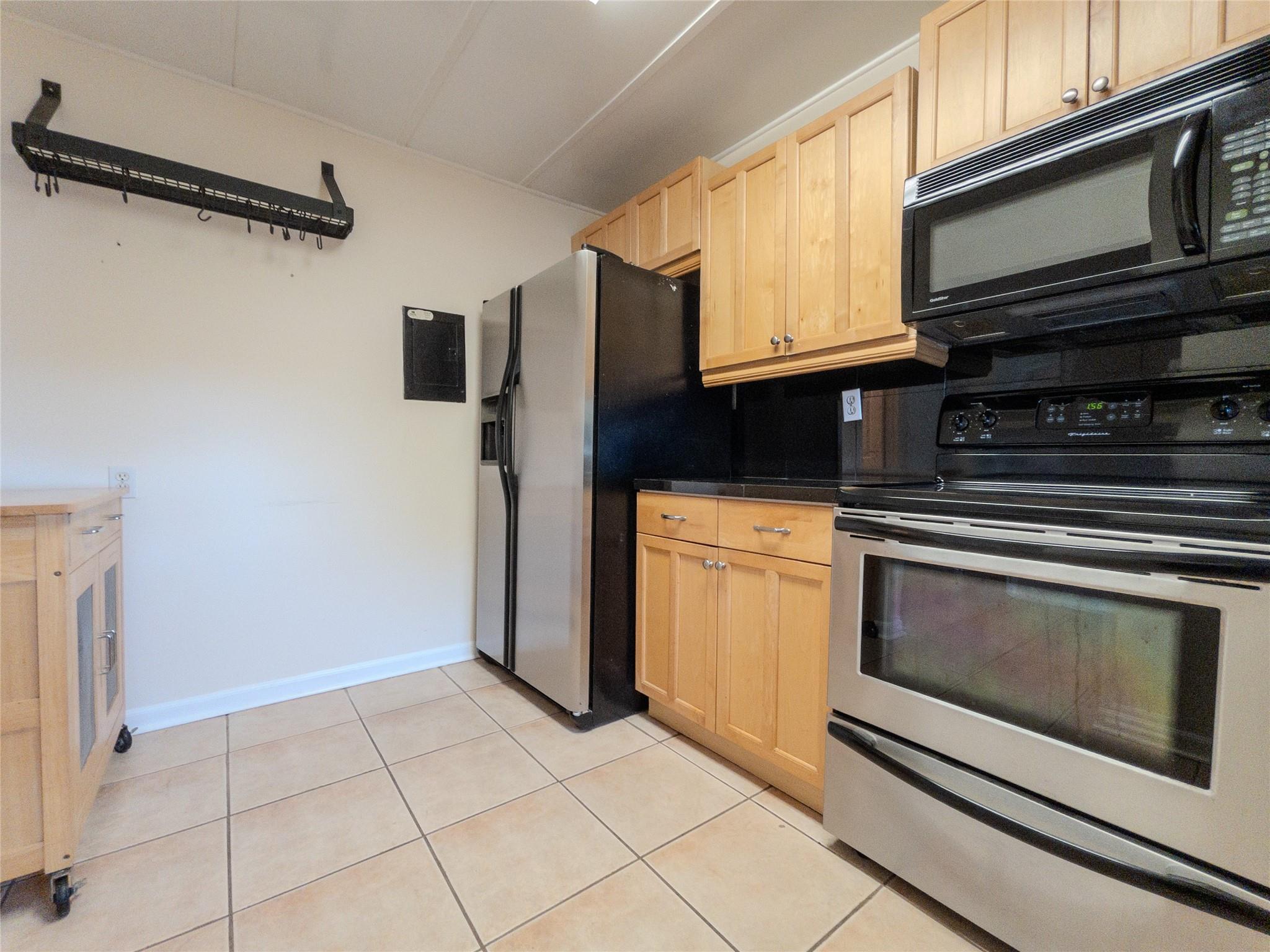 9923 S Hollybrook Lake Dr 105, Pembroke Pines, FL, 33025/$128,000 4 9923 S Hollybrook Lake Dr 105