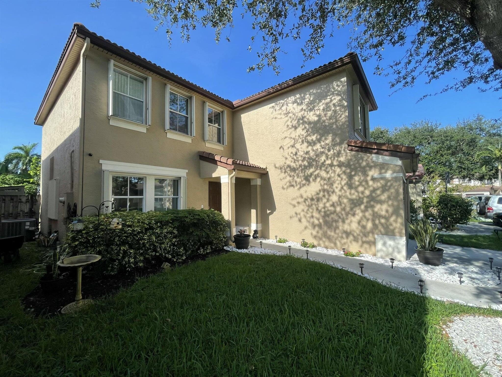 HAMMOCKS AT RIVERGLEN - Residential Lease