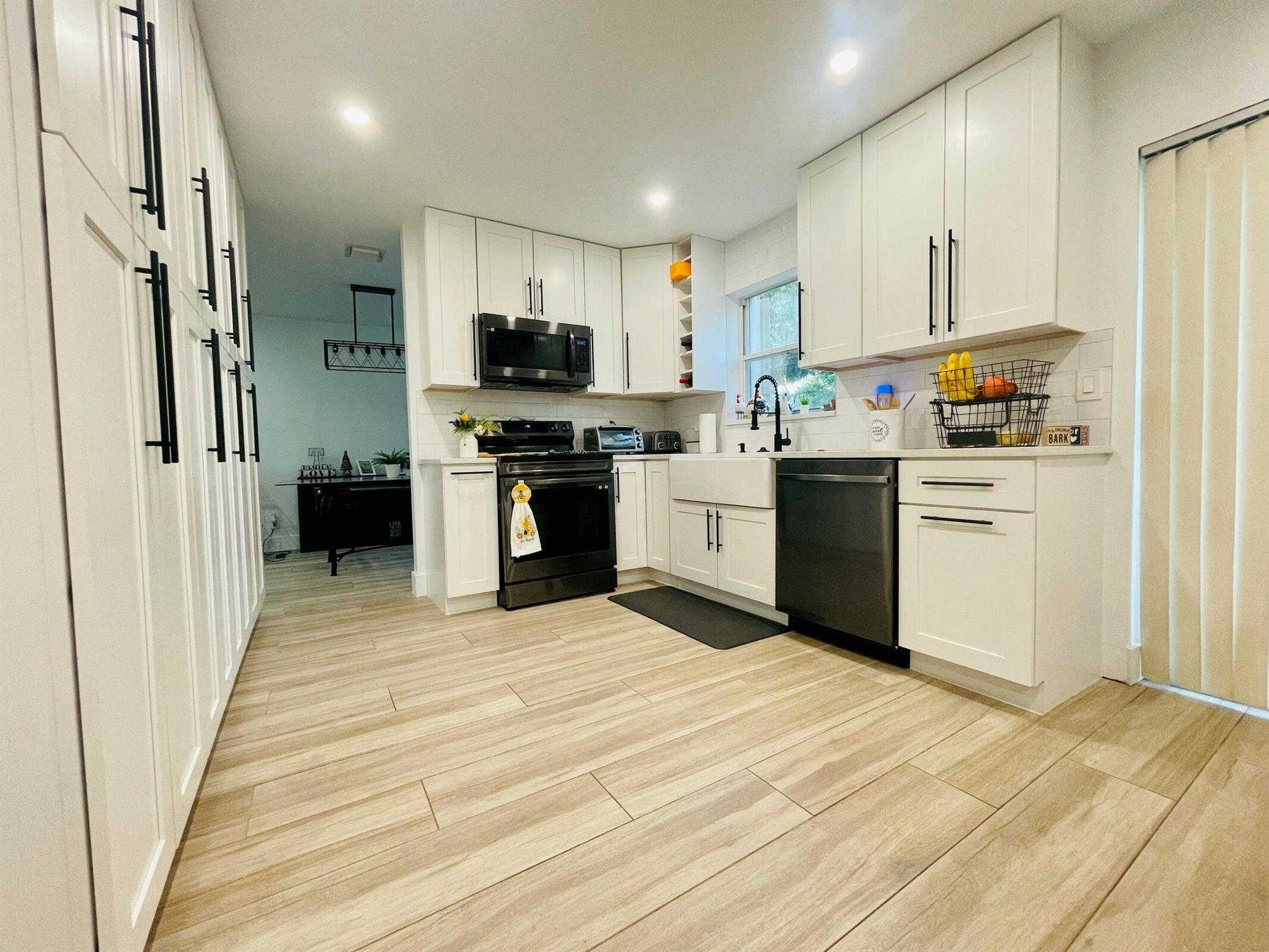 HAMMOCKS AT RIVERGLEN - Residential Lease