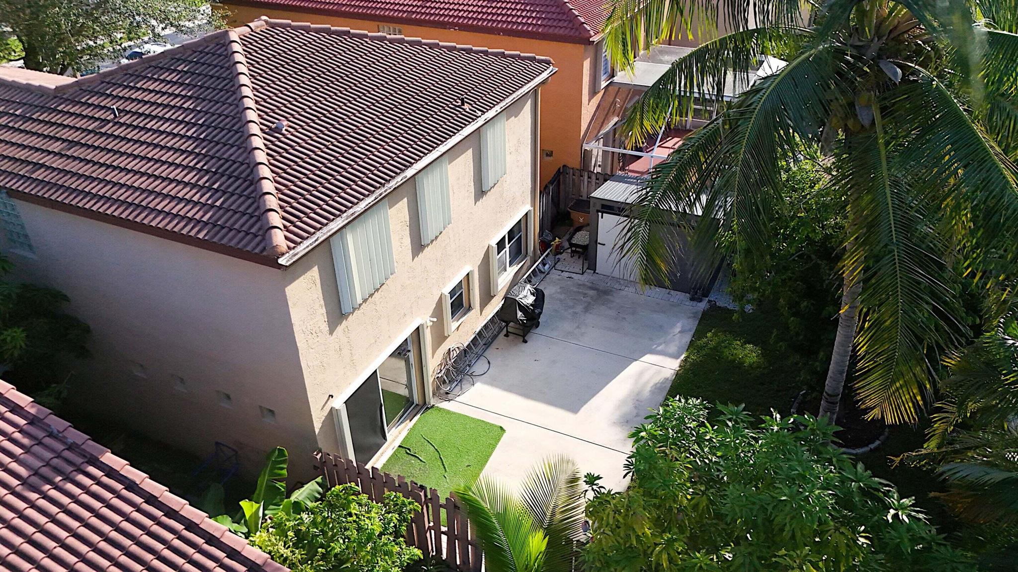 HAMMOCKS AT RIVERGLEN - Residential Lease