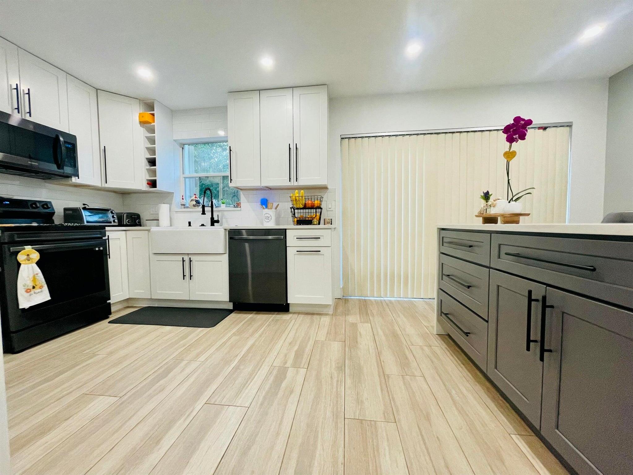 HAMMOCKS AT RIVERGLEN - Residential Lease