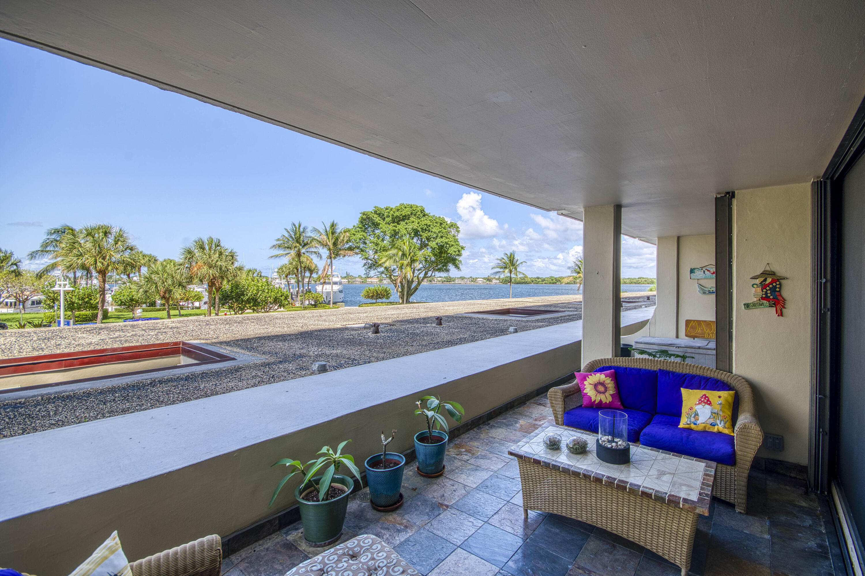 136 Lakeshore Drive 211