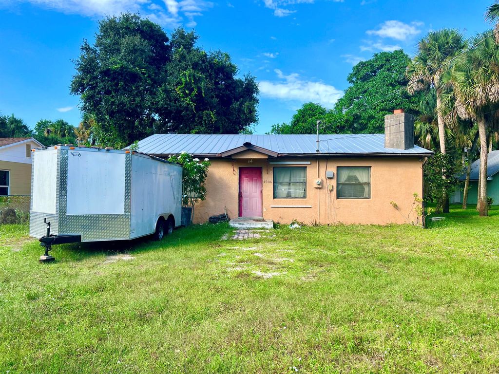 Photo of 4504 Matanzas Avenue, Fort Pierce, FL 34946 (MLS # R10939670)