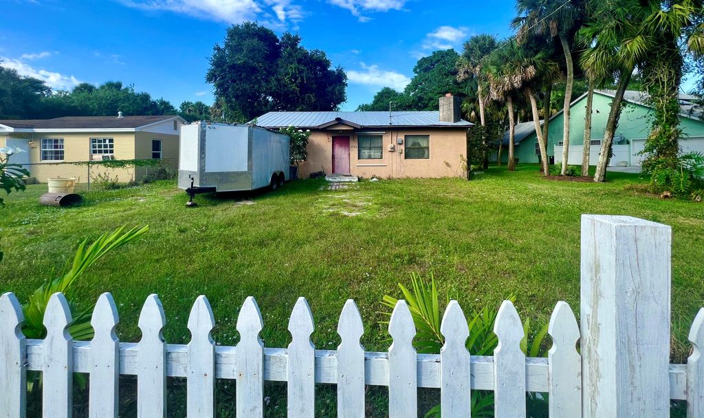 Photo of 4504 Matanzas Avenue, Fort Pierce, FL 34946 (MLS # R10939670)