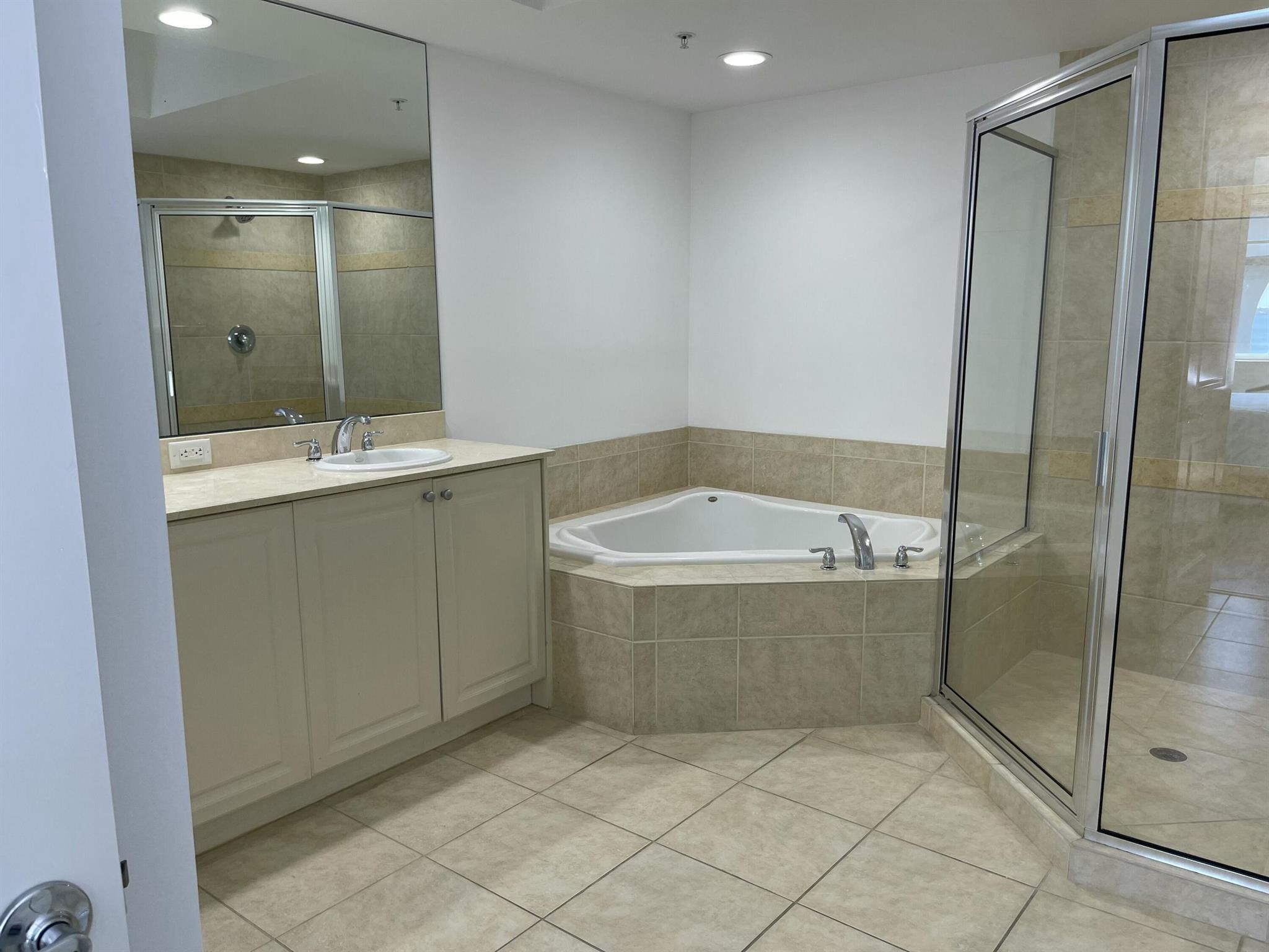 HARBORAGE YACHT CONDO - Residential Lease