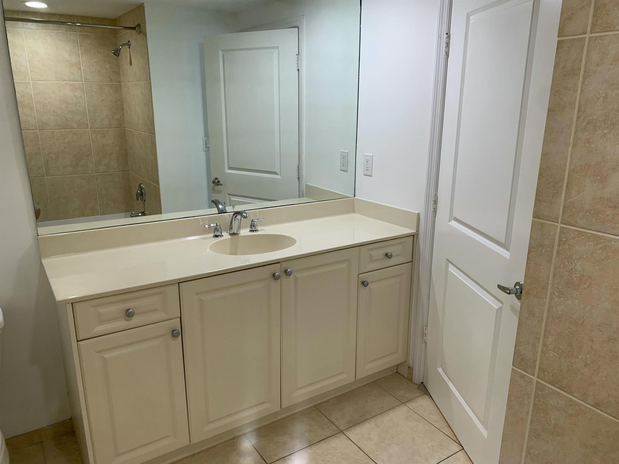 HARBORAGE YACHT CONDO - Residential Lease