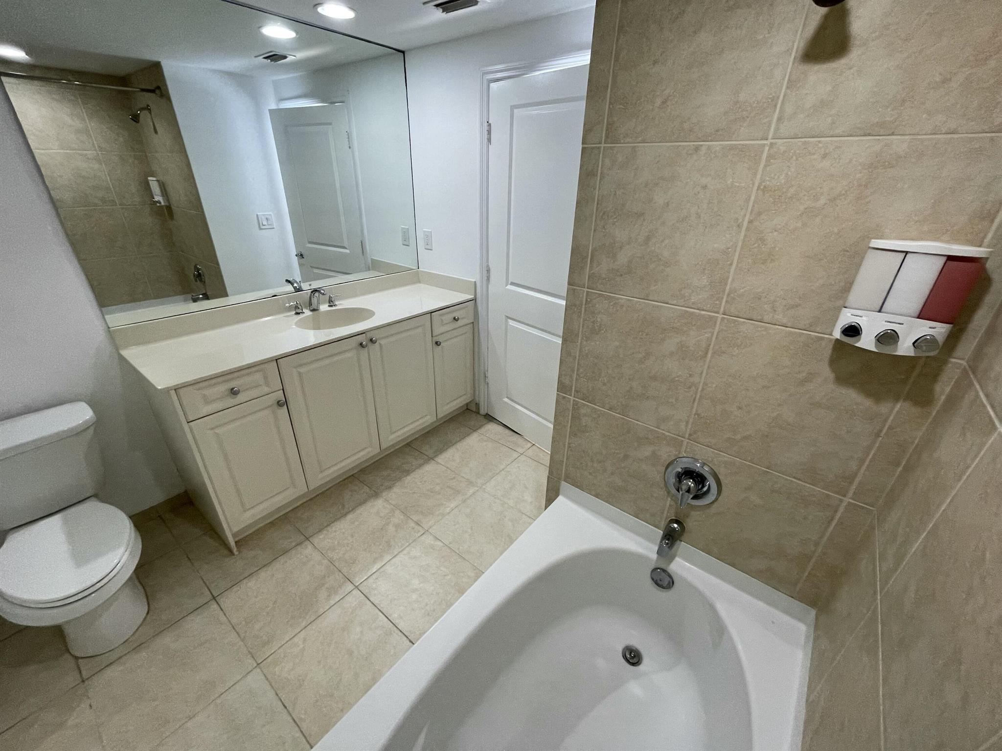 HARBORAGE YACHT CONDO - Residential Lease