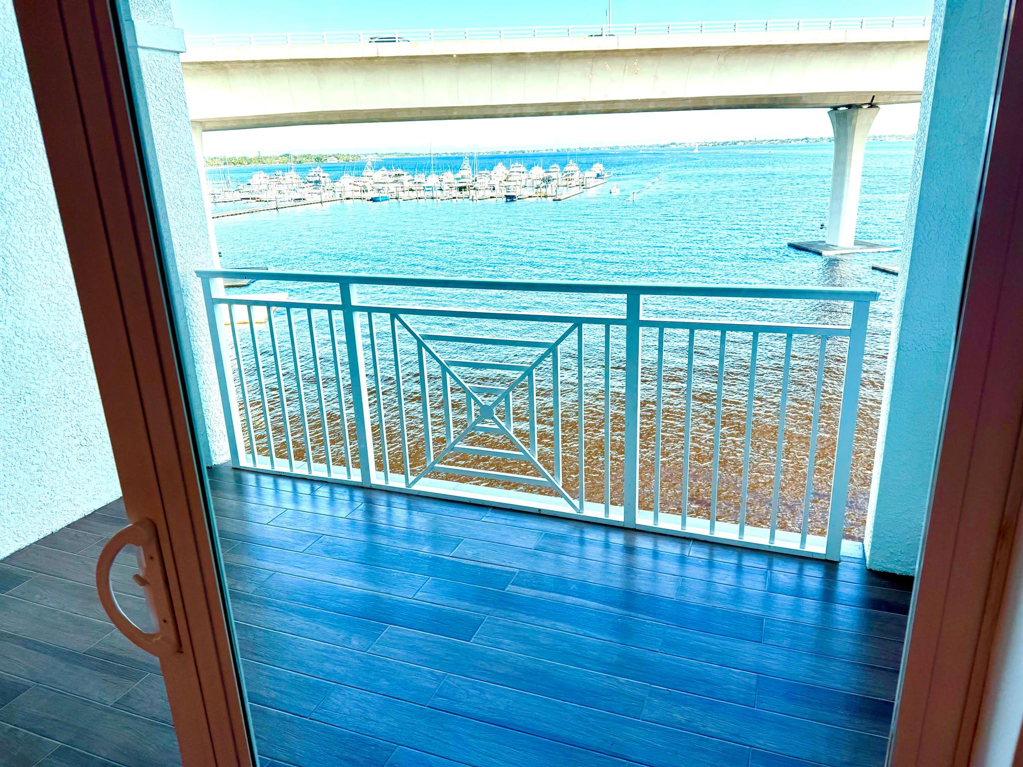 HARBORAGE YACHT CONDO - Residential Lease