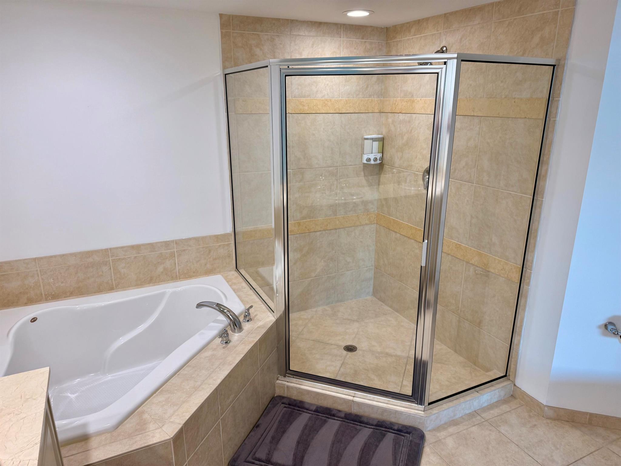 HARBORAGE YACHT CONDO - Residential Lease