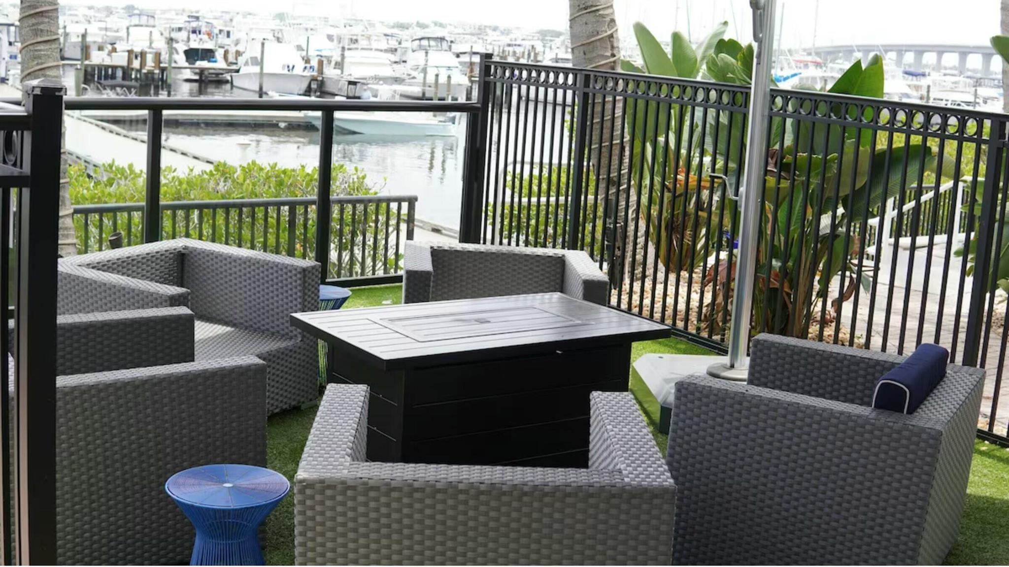 HARBORAGE YACHT CONDO - Residential Lease