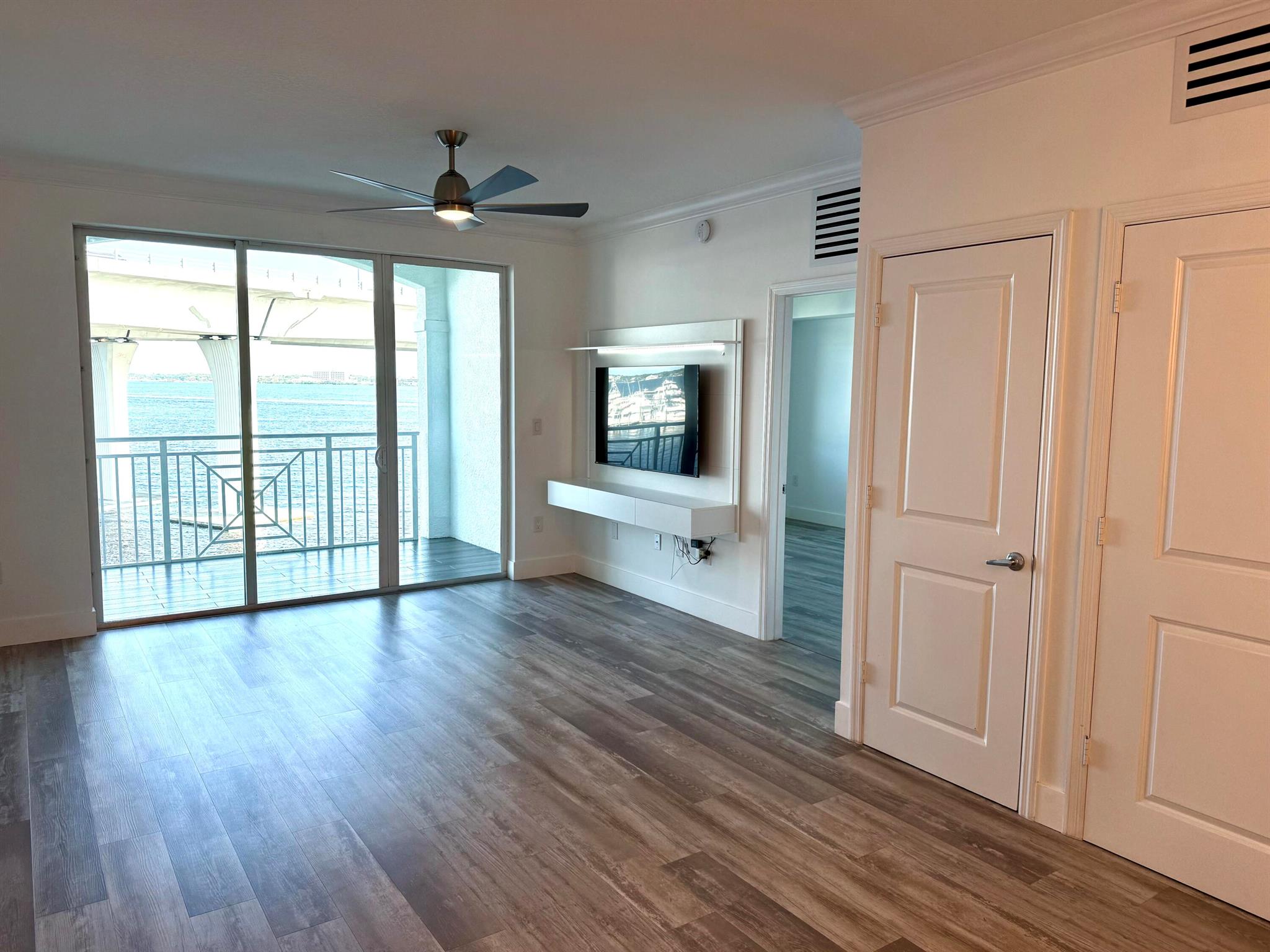 HARBORAGE YACHT CONDO - Residential Lease