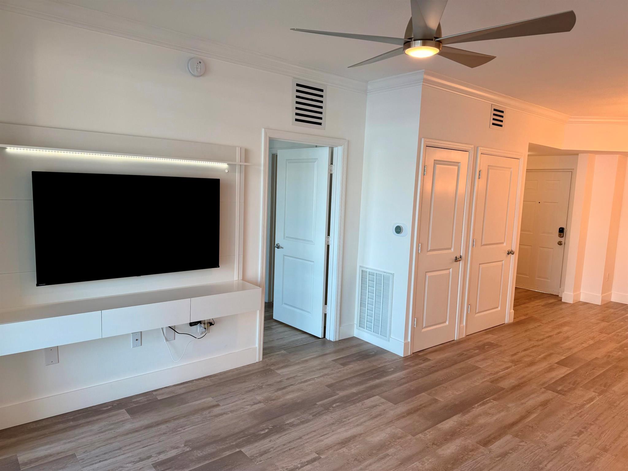 HARBORAGE YACHT CONDO - Residential Lease