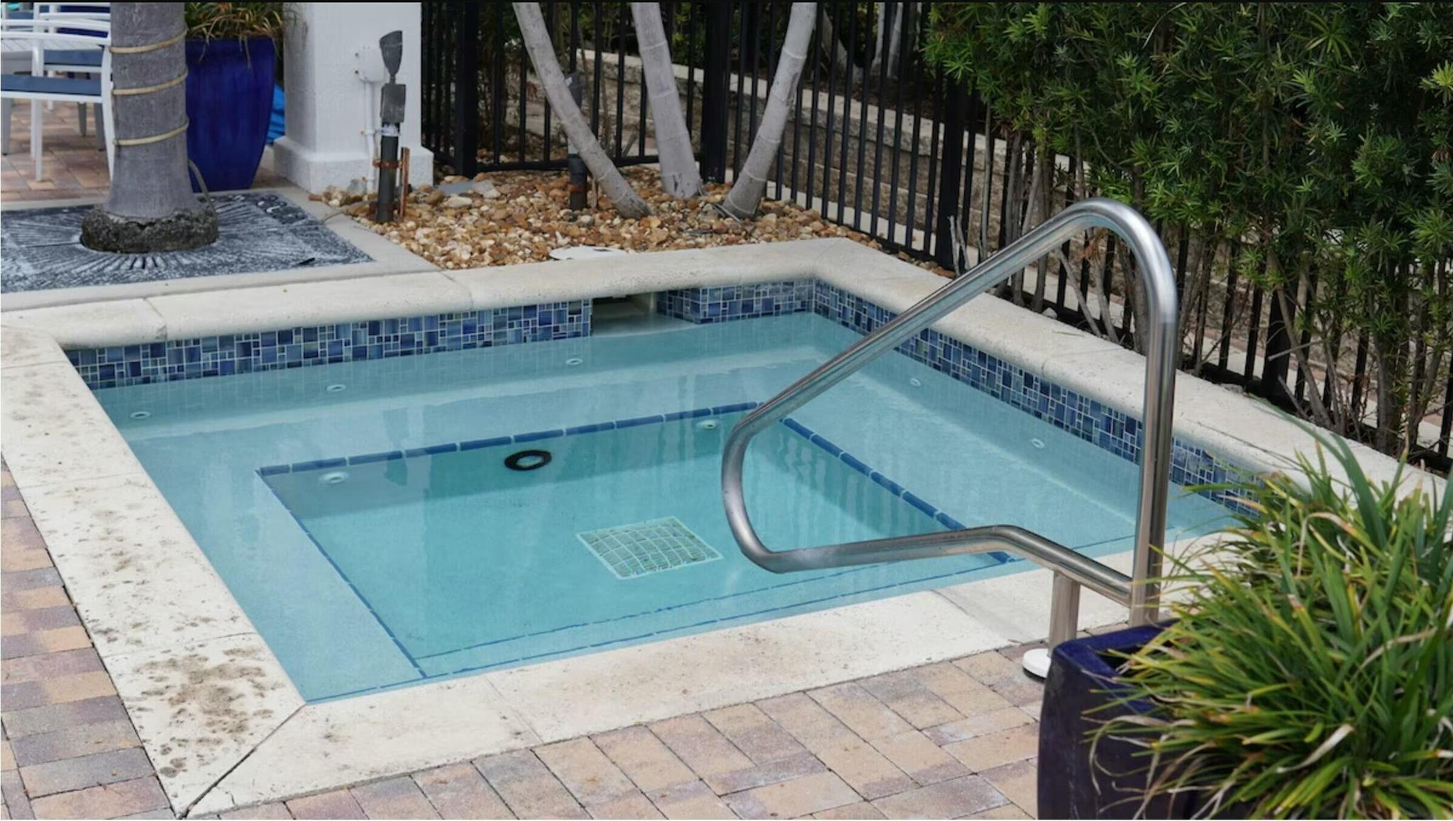 HARBORAGE YACHT CONDO - Residential Lease