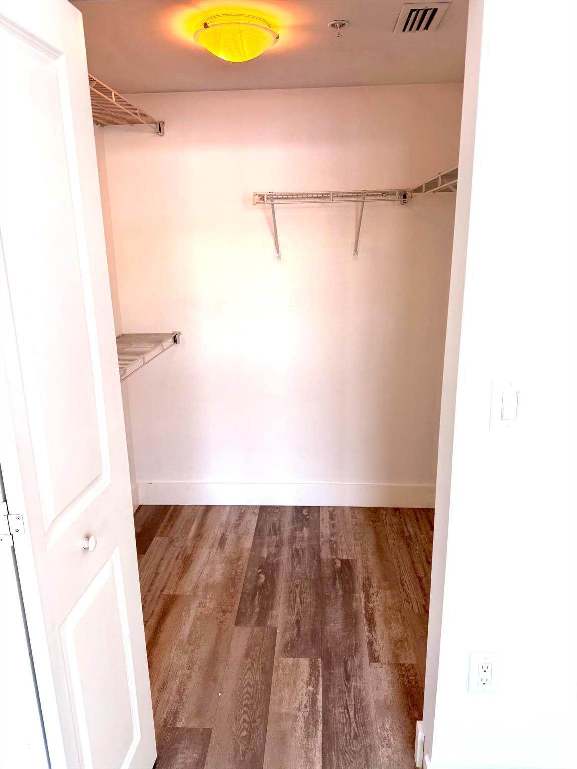 HARBORAGE YACHT CONDO - Residential Lease