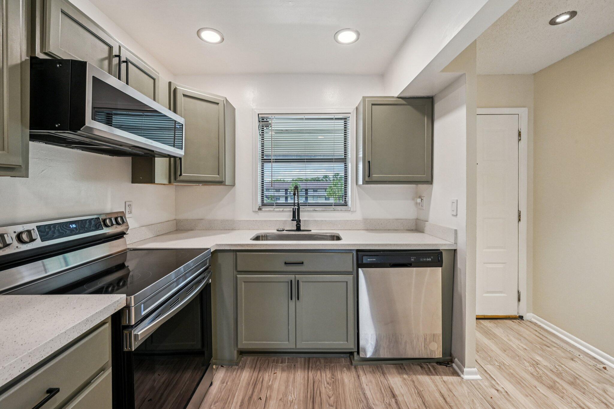 SHAKER WOODS VILLAGE - Residential