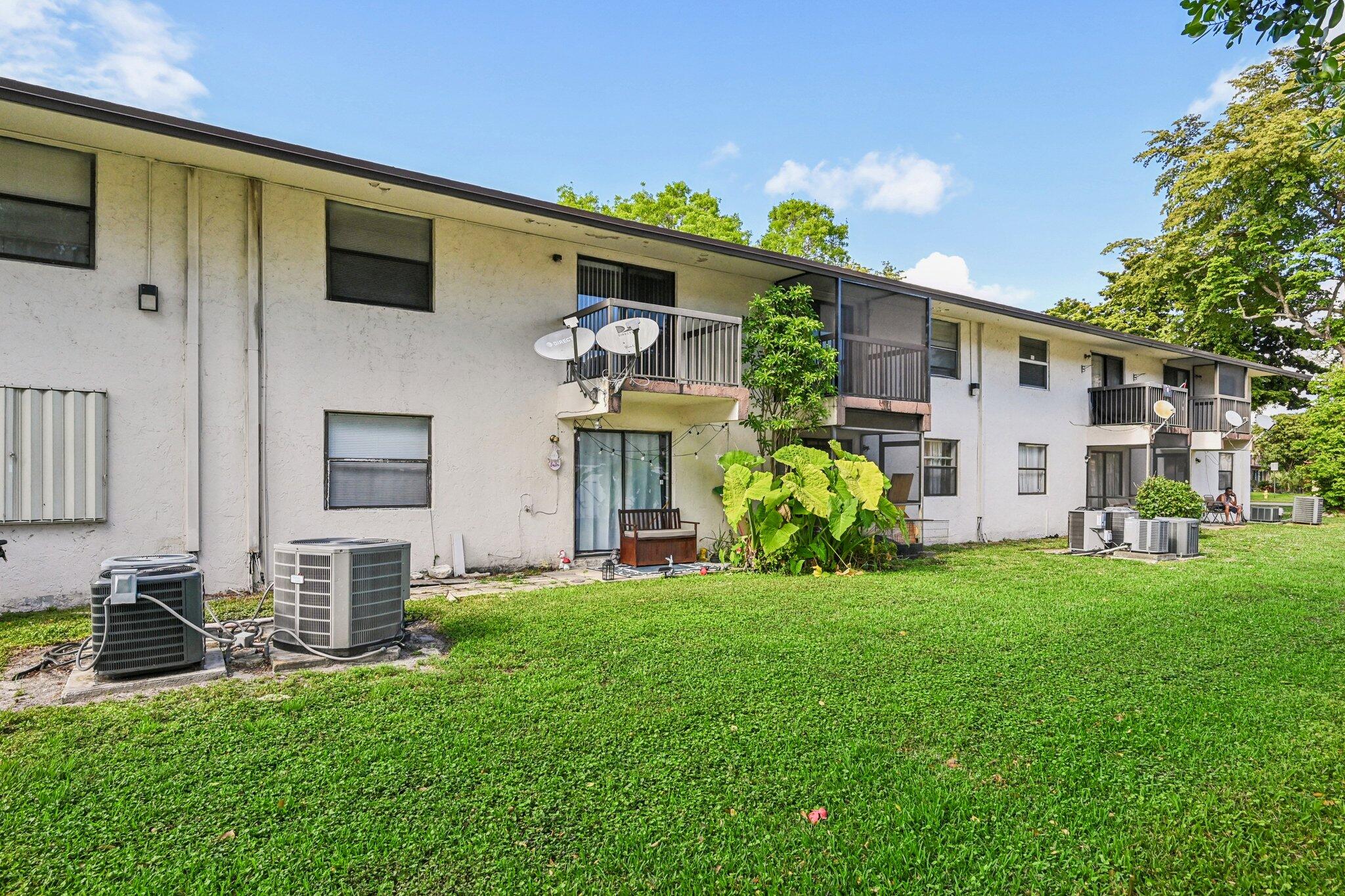 SHAKER WOODS VILLAGE - Residential