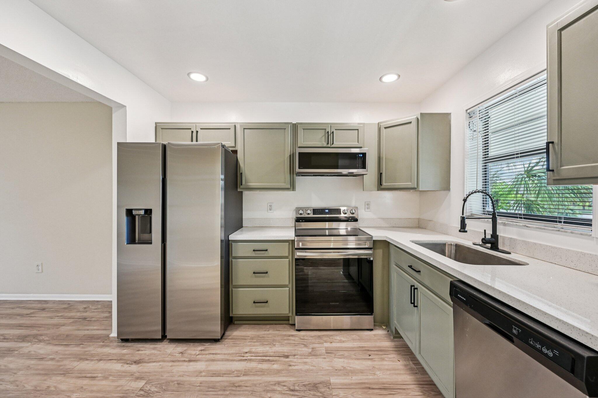 SHAKER WOODS VILLAGE - Residential