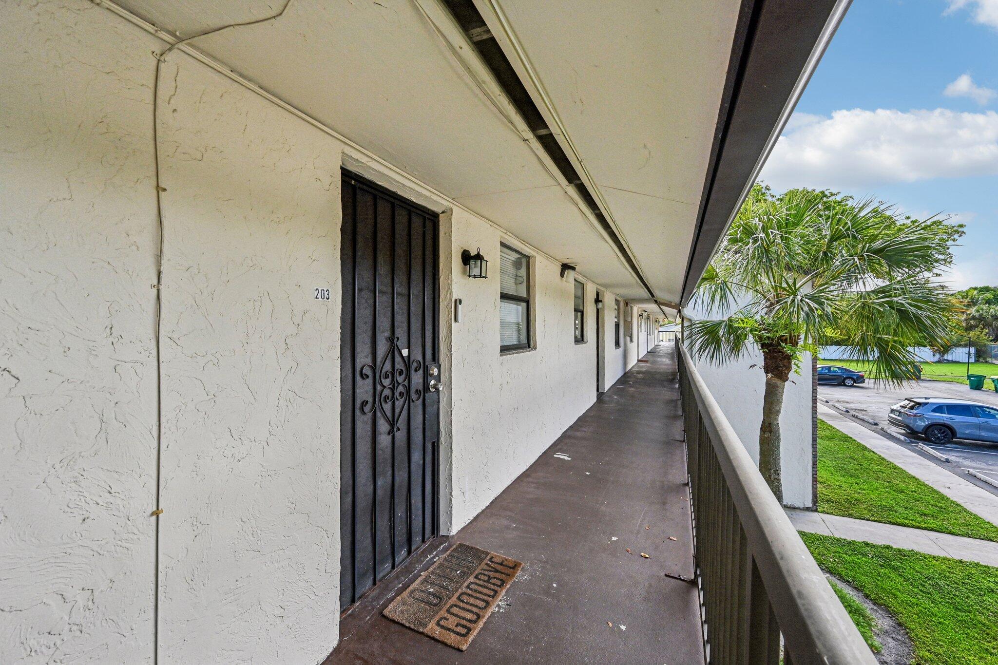 SHAKER WOODS VILLAGE - Residential