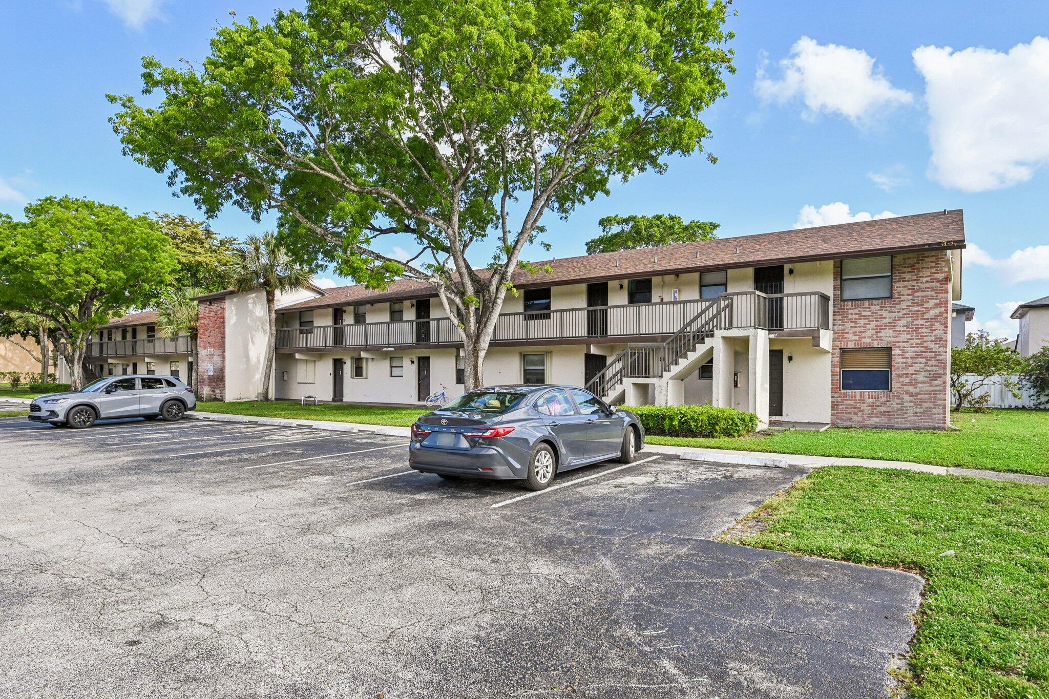 6001 Shakerwood Circle 203