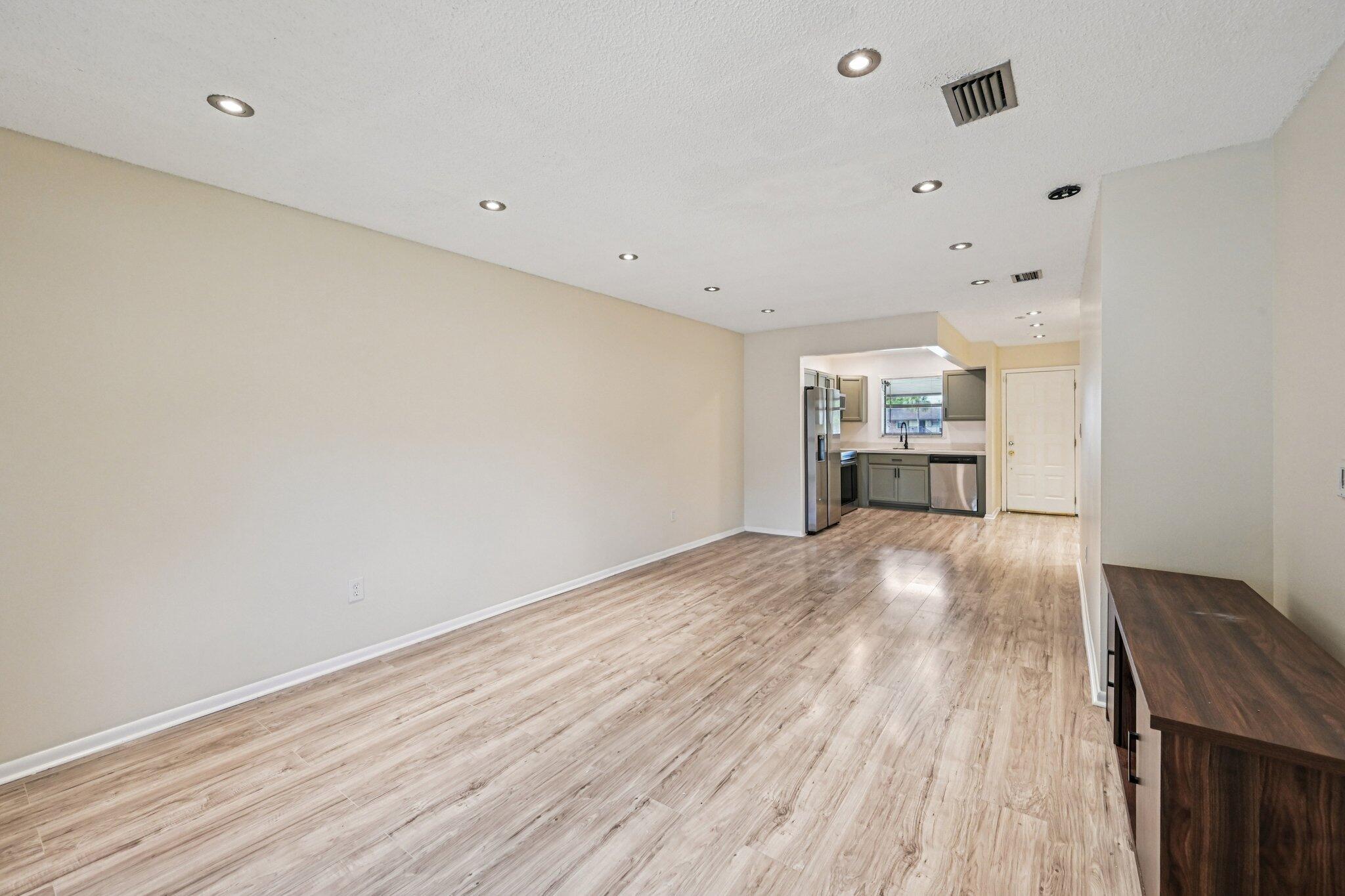 SHAKER WOODS VILLAGE - Residential