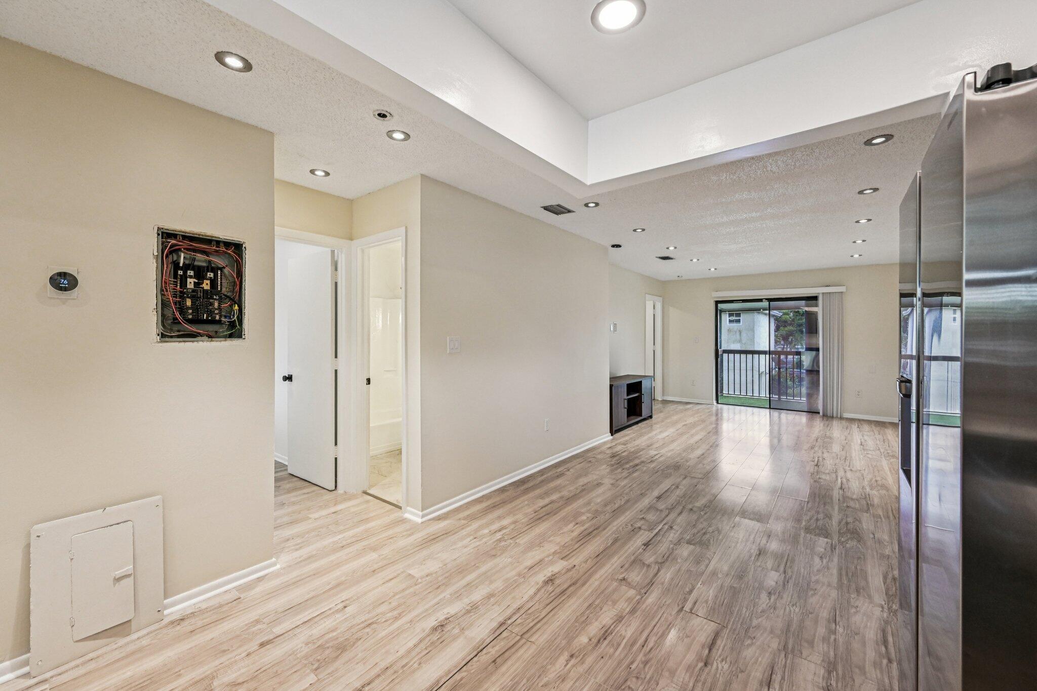 SHAKER WOODS VILLAGE - Residential