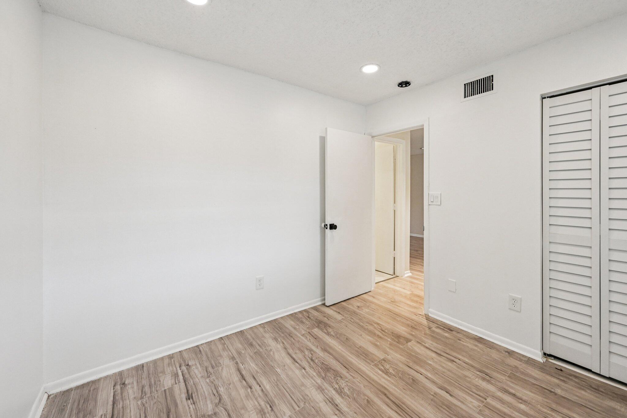 SHAKER WOODS VILLAGE - Residential