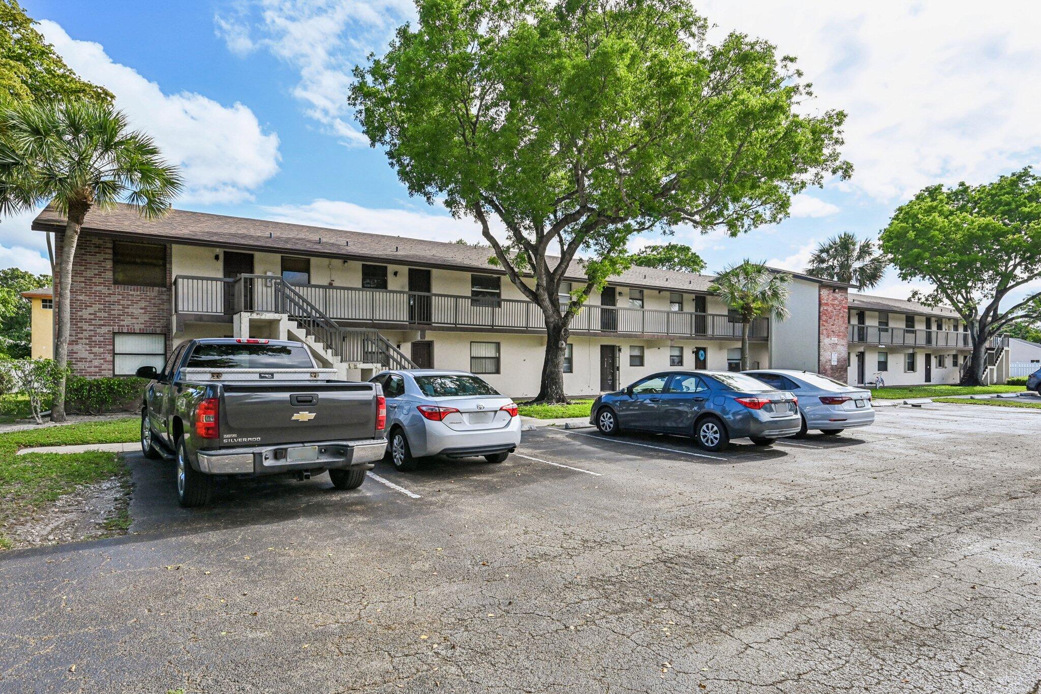 6001 Shakerwood Circle 203