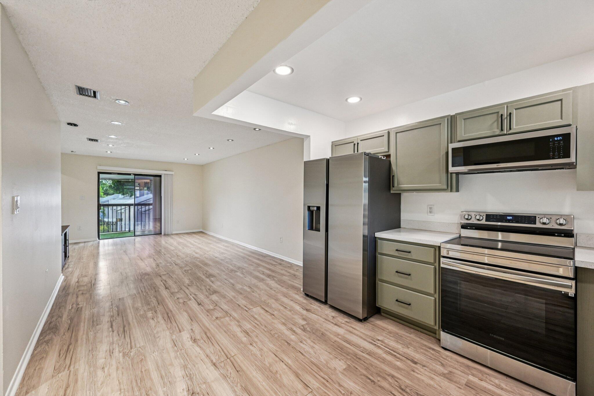 SHAKER WOODS VILLAGE - Residential