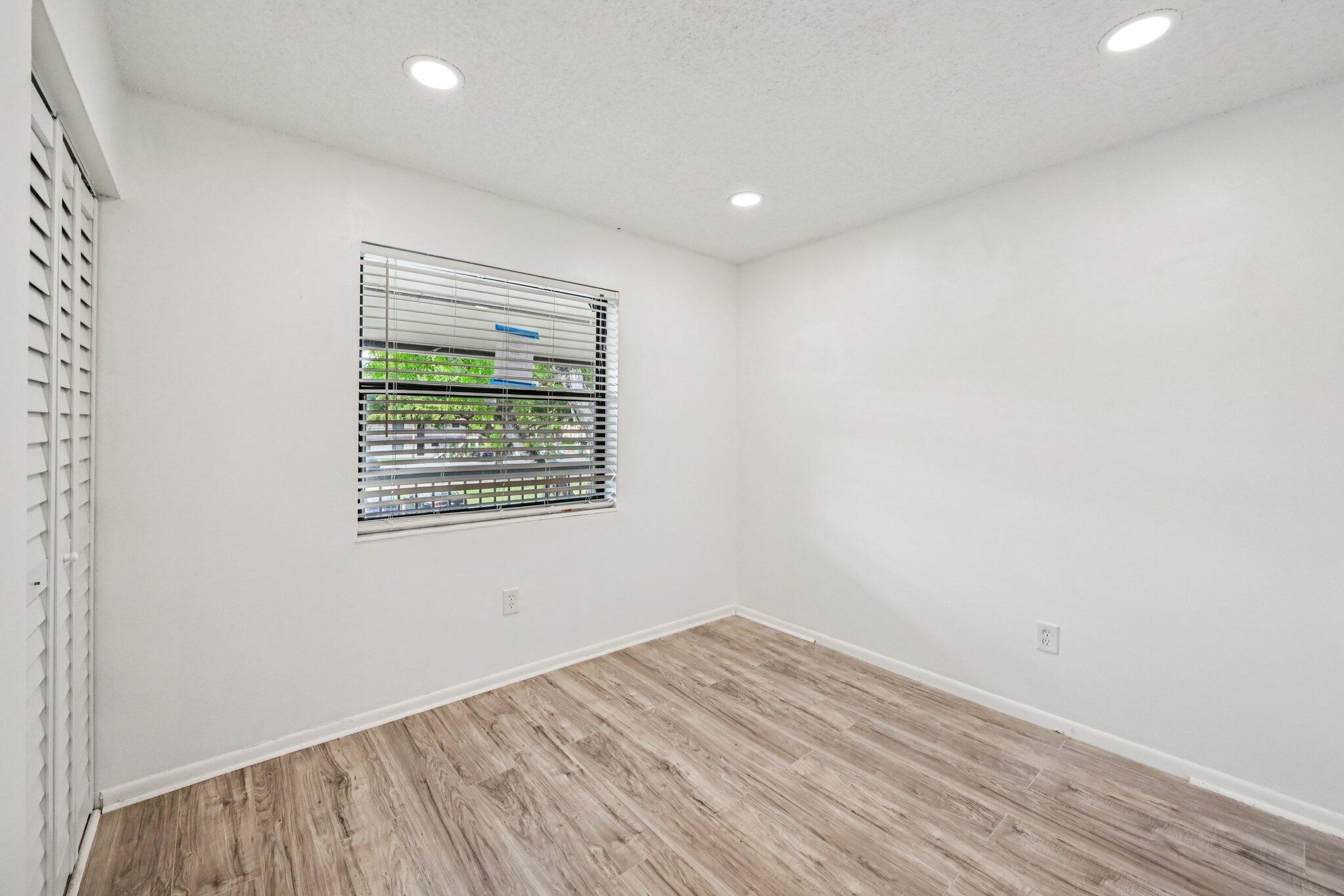 SHAKER WOODS VILLAGE - Residential