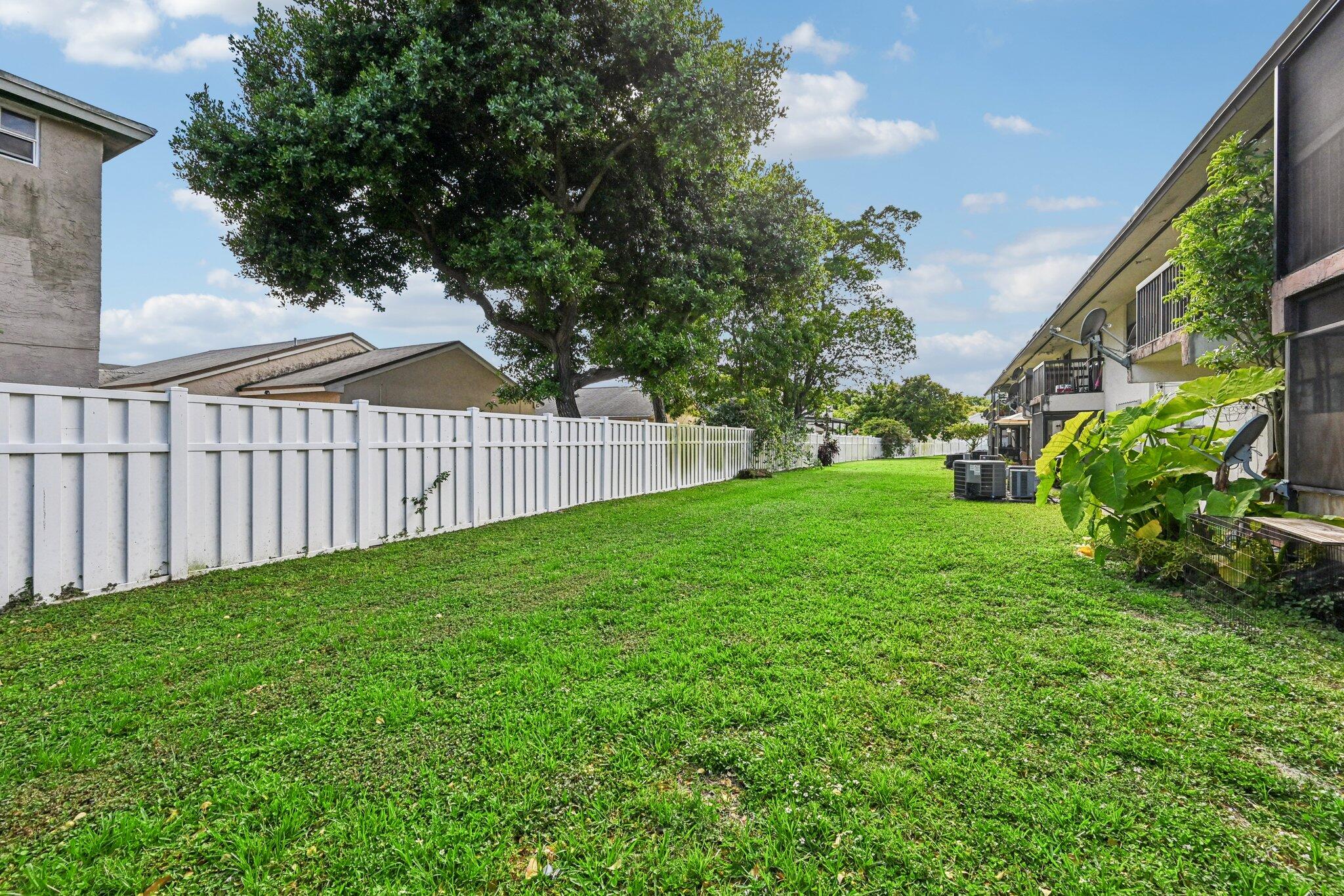 SHAKER WOODS VILLAGE - Residential