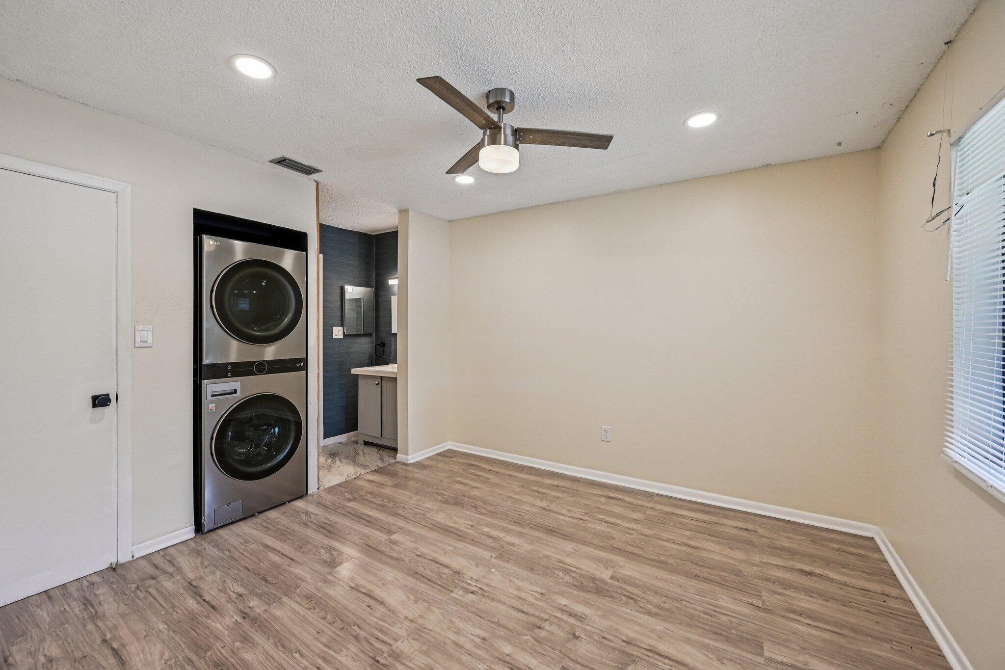 SHAKER WOODS VILLAGE - Residential