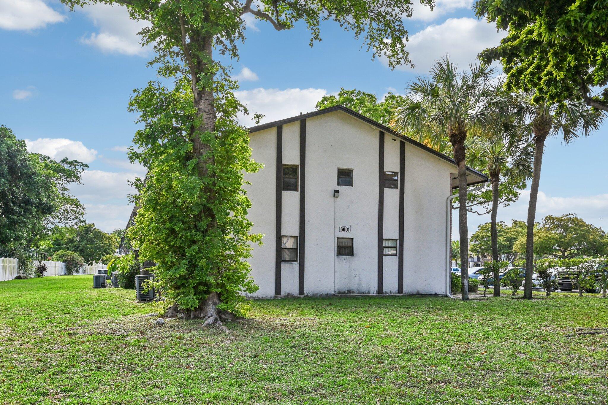 SHAKER WOODS VILLAGE - Residential