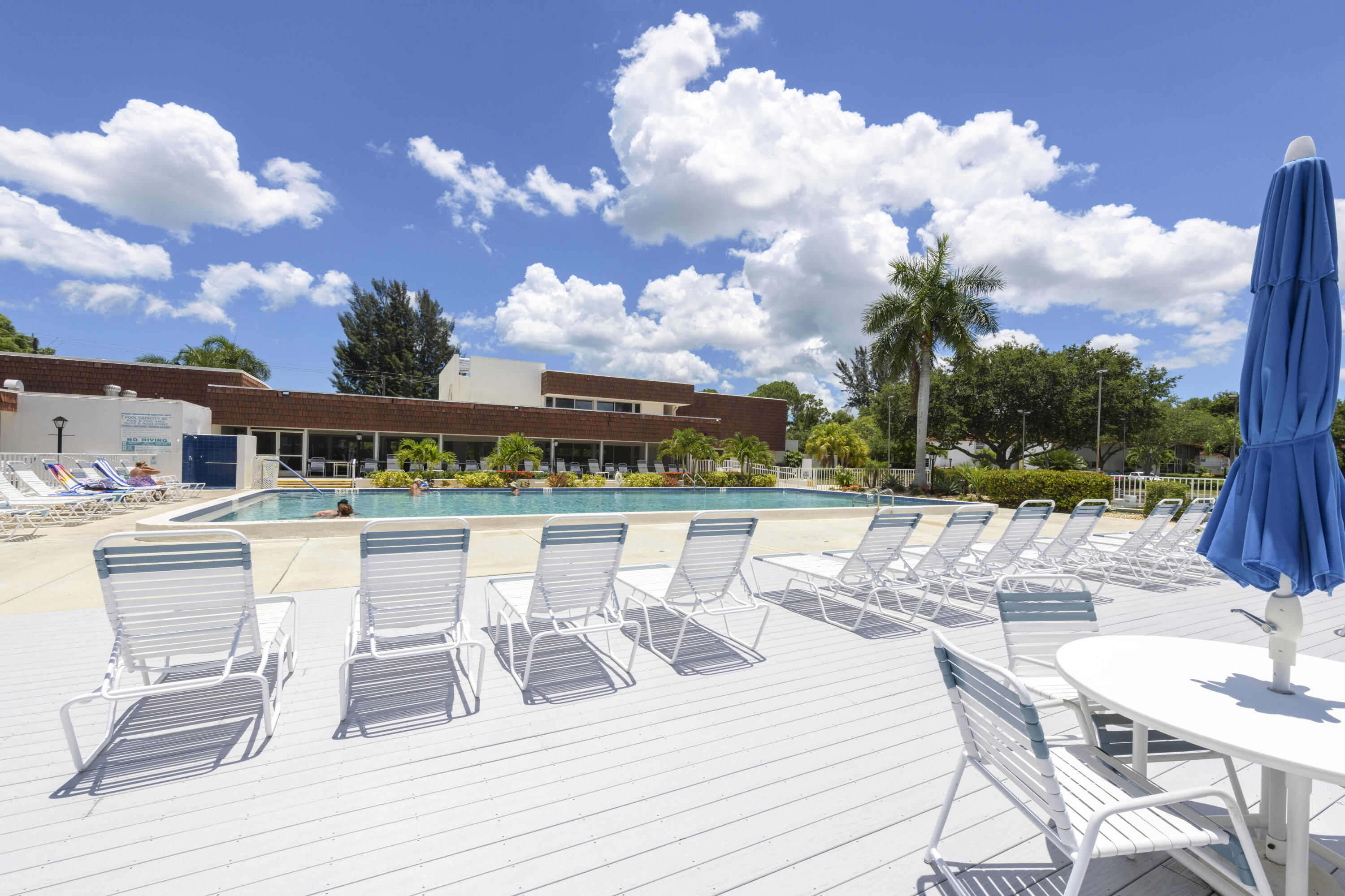 VISTA DEL LAGO CONDO - Residential