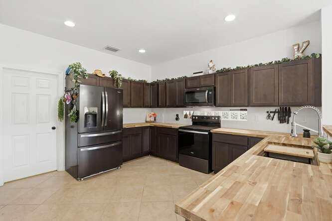 THOUSAND OAKS - Residential Lease